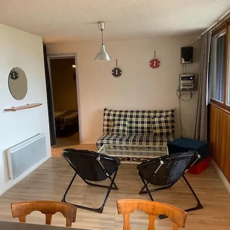 Confortable F2 Bis Avec Balcon Au Pied Des Pistes Et Parking, - Fr-1-415-170 *