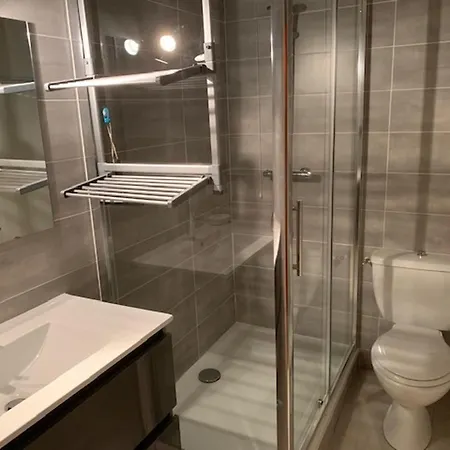 Confortable F2 Bis Avec Balcon Au Pied Des Pistes Et Parking, - Fr-1-415-170 Mont-Dore