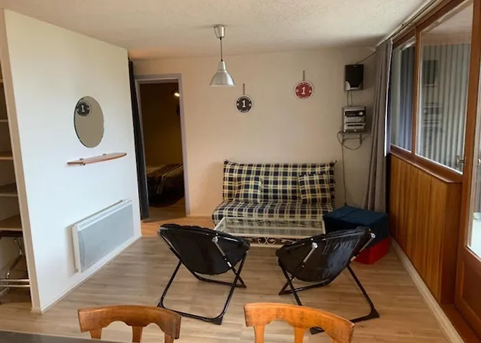 Confortable F2 Bis Avec Balcon Au Pied Des Pistes Et Parking, - Fr-1-415-170 *